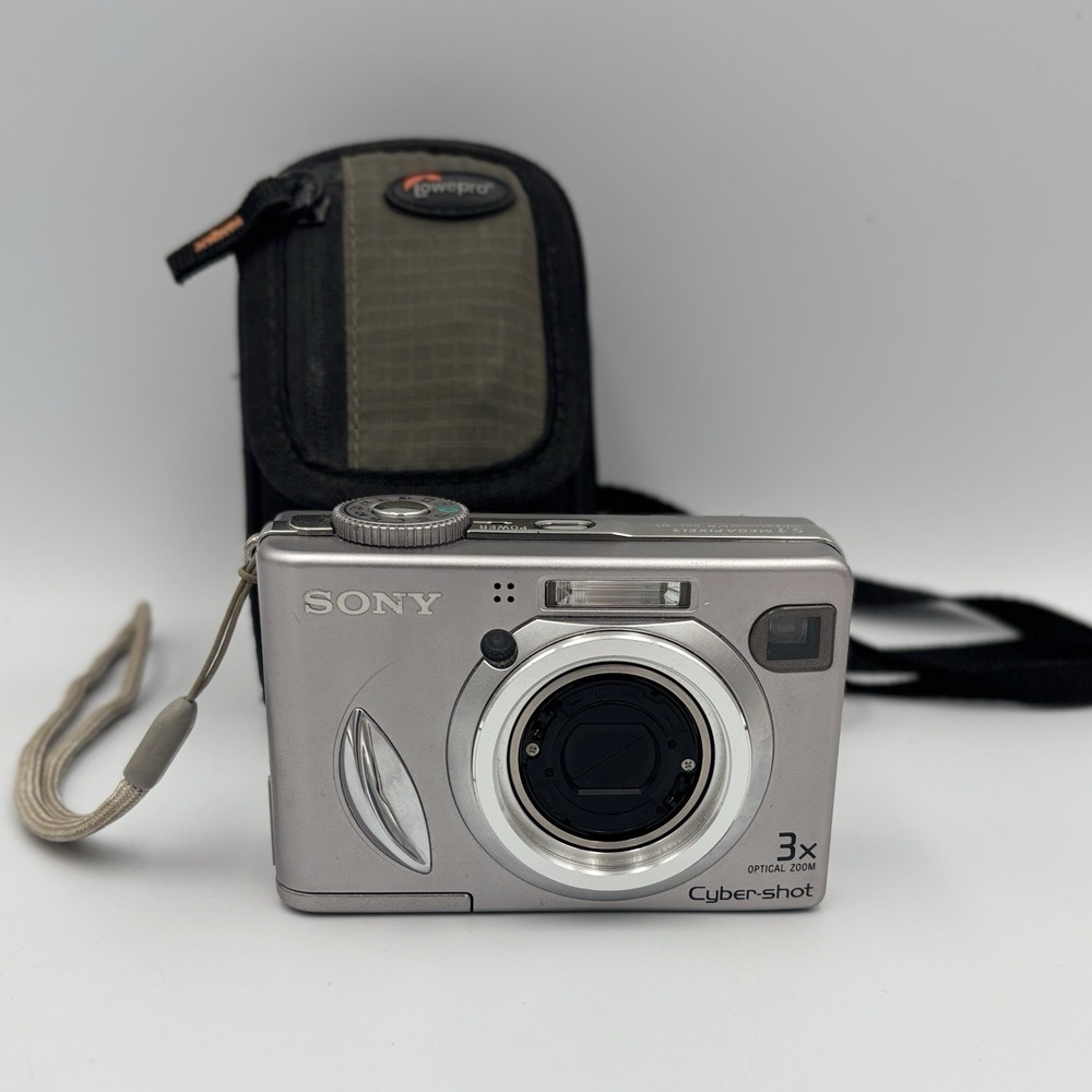 Sony DSC-W5 Cyber-shot 5.1MP 3x Optical Zoom Digital Camera W/ Case Works NO SD